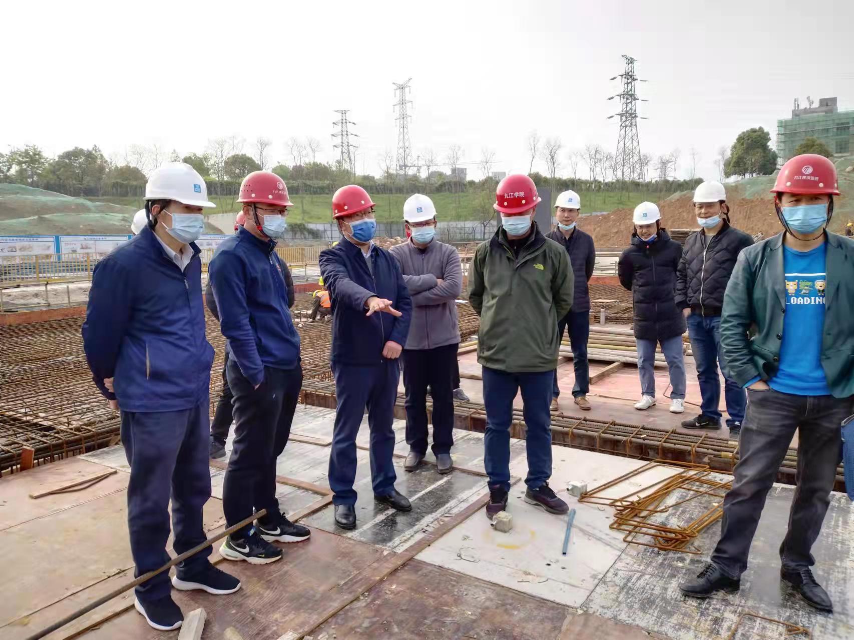 挥长、项目负责人、规划建设一部全体成员及各方责任主体成员参加会议。